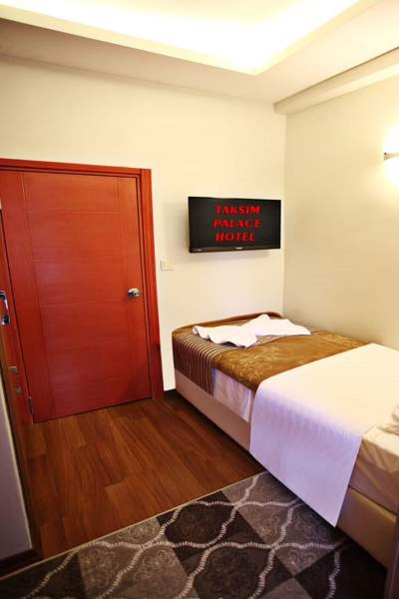 Taksim Palace Hotel Istanbul Bagian luar foto
