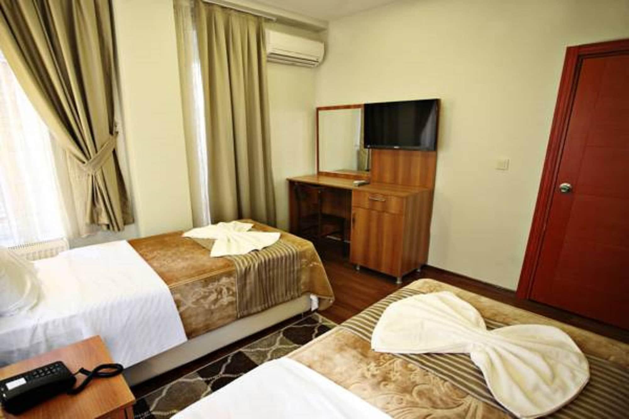 Taksim Palace Hotel Istanbul Bagian luar foto