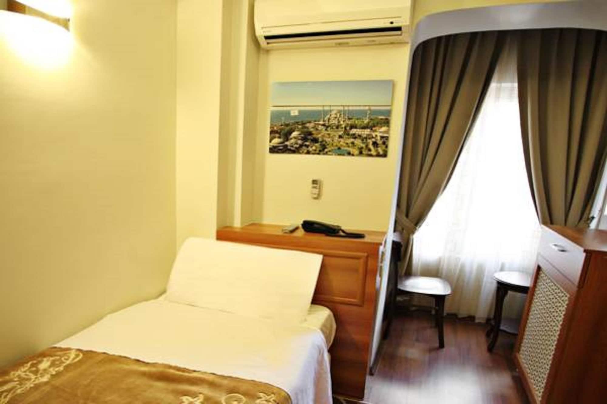 Taksim Palace Hotel Istanbul Bagian luar foto