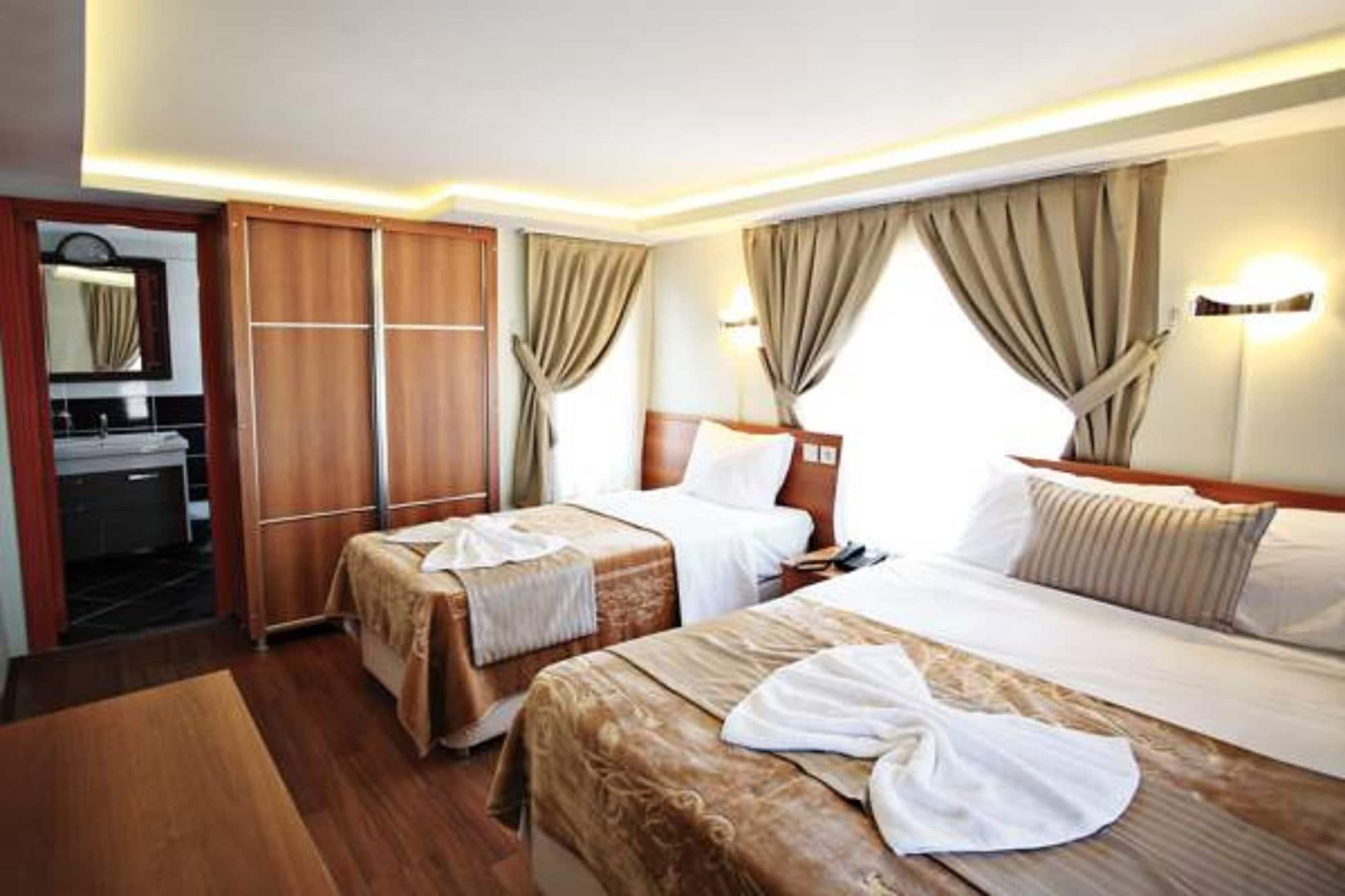 Taksim Palace Hotel Istanbul Bagian luar foto