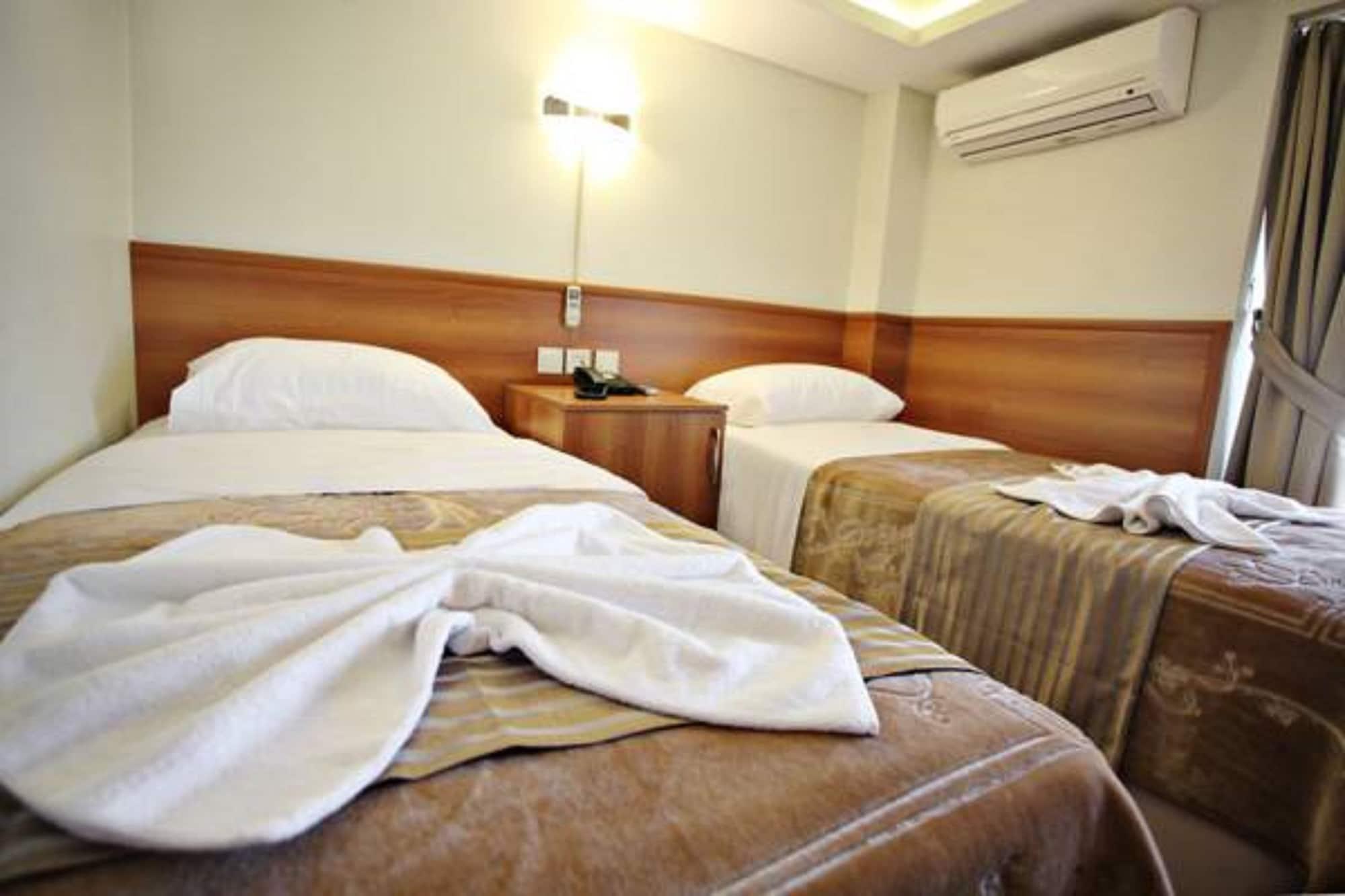 Taksim Palace Hotel Istanbul Bagian luar foto