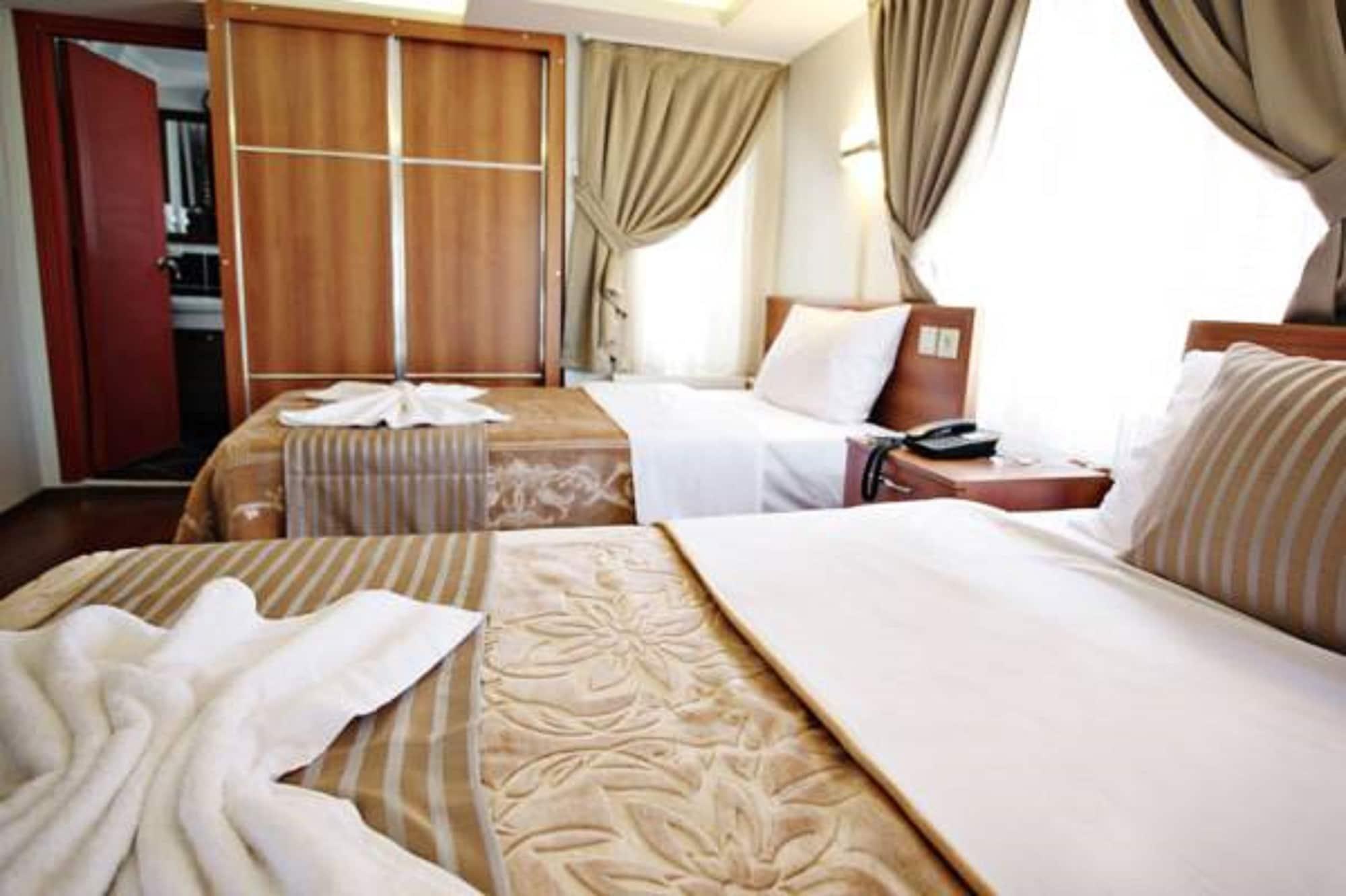 Taksim Palace Hotel Istanbul Bagian luar foto