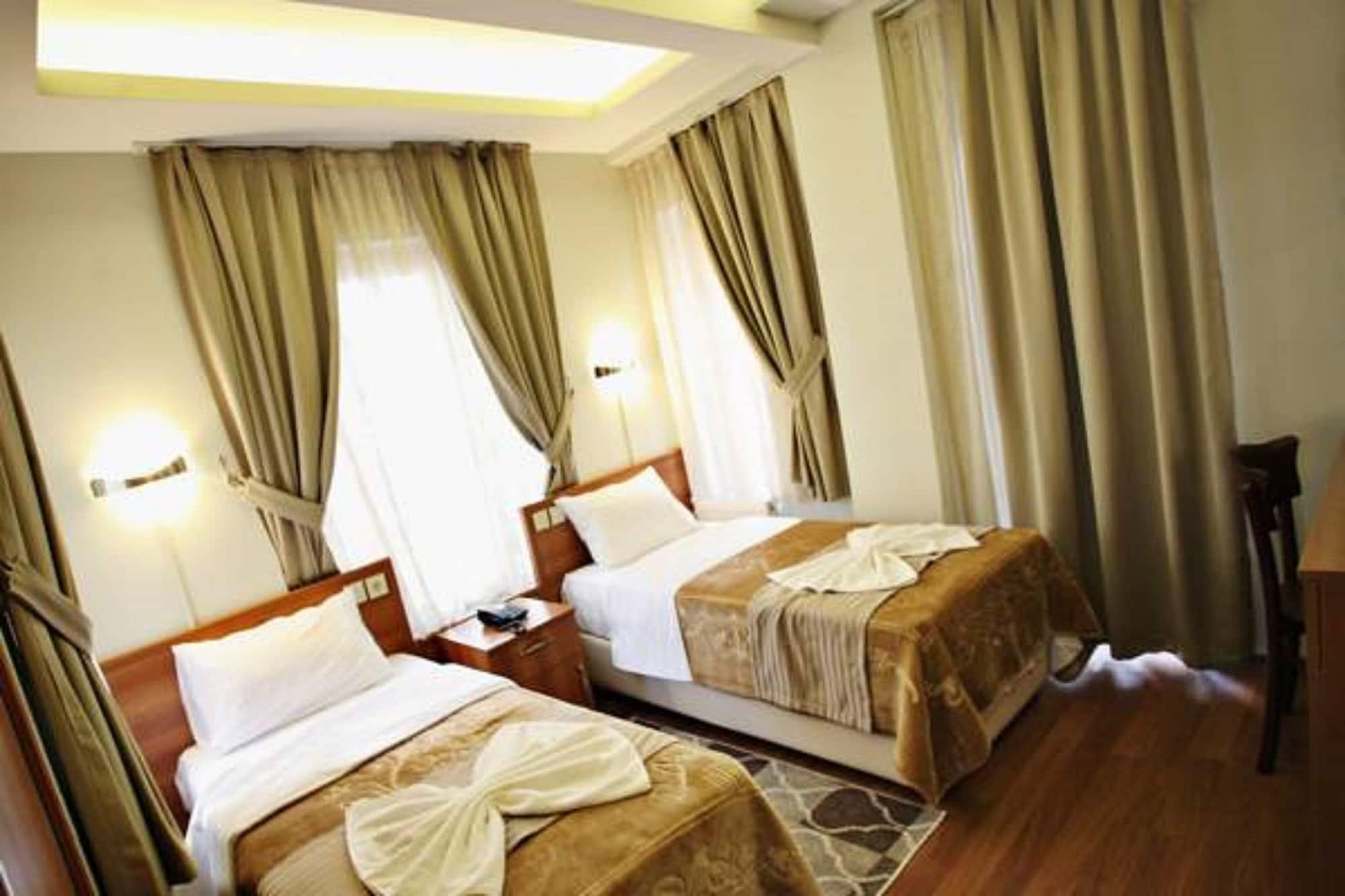 Taksim Palace Hotel Istanbul Bagian luar foto